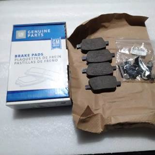 Genuine Gm Brake Pads p/n 84769879  Direct Replacement For 23344214 , 84757793 