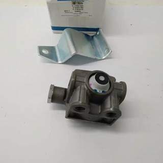 Bendix R-14 Air Brake Relay Valve for Heavy Duty Truck, Part # 106325N
