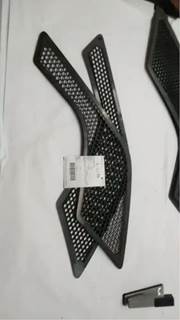 2005 Volvo Truck Air Intake Grille RH 20435695 LH 20435696, Core Charge: 0.00