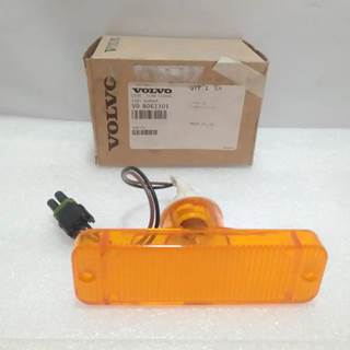 Genuine Volvo Turn Signal p/n 8061301, Core Charge: 0.00