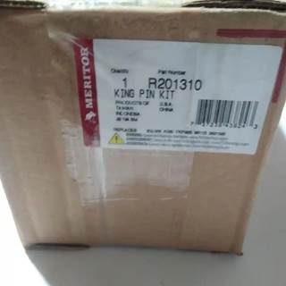 Meritor King Pin Kit R201310   Replaces : 300-264 , K582 , FKP92B , 8611B ,