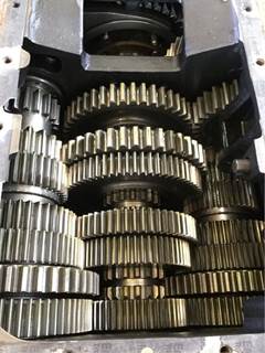 Eaton-Fuller Transmission for a 2001 Mack CH612