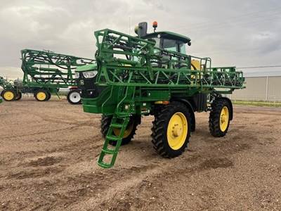 John Deere R4023 Self-Propelled Sprayer