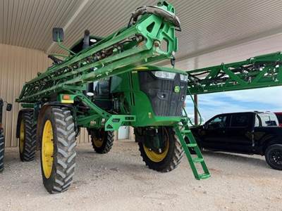 John Deere R4045 Self-Propelled Sprayer