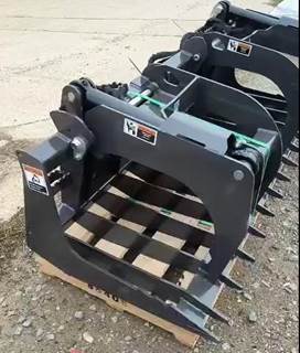 CNH 72" UTILITY BRUSH GRAPPLE