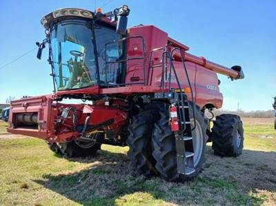 Case IH 8250 Combine