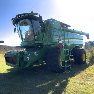 John Deere S780 Combine