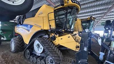 New Holland CR10.90 REVELATION Combine