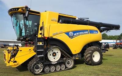 New Holland CR10.90 REVELATION Combine