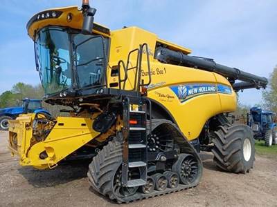 New Holland CR8.90 REVELATION Combine