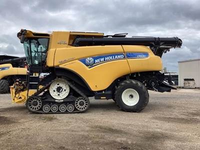 New Holland CR8.90 REVELATION Combine