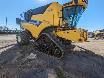 New Holland CR9.90 ELEVATION Combine