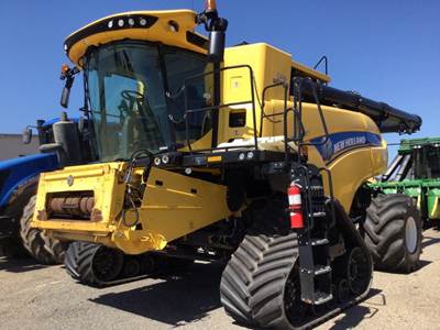 New Holland CR9.90 REVELATION Combine