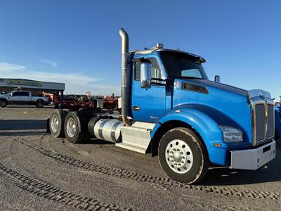 Kenworth T880 Day Cab Truck - Cummins 310HP, Automatic