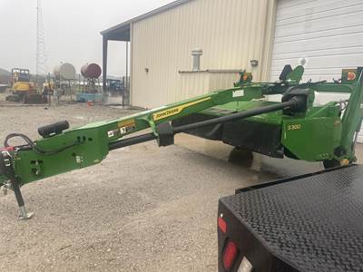 John Deere S300 Pull-Type Mower Conditioner/Windrower