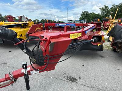 New Holland DISCBINE 210 Pull-Type Mower Conditioner/Windrower