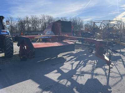 New Holland H7230 Pull-Type Mower Conditioner/Windrower