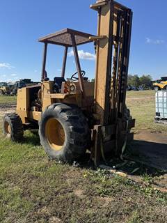 Case 585E Rough Terrain Forklift