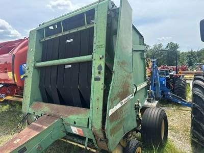 John Deere 530 Round Hay Baler