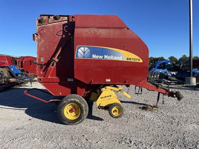 New Holland BR7070 Round Hay Baler