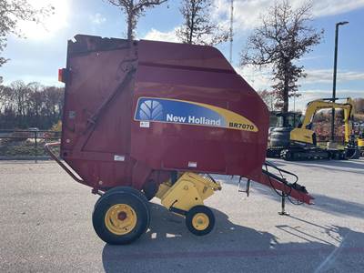 New Holland BR7070 Round Hay Baler