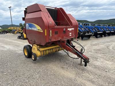 New Holland BR7070 Round Hay Baler