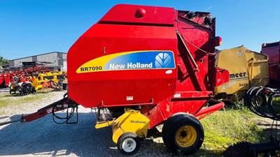 New Holland BR7090 Round Hay Baler