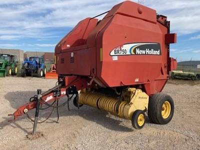 New Holland BR750A Round Hay Baler