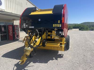 New Holland PRO-BELT 450 SUPERFEED Round Hay Baler