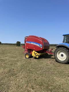 New Holland ROLL-BELT 460 Round Baler