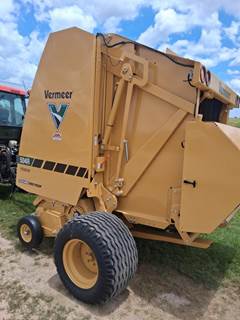 Vermeer 504R PREMIUM Round Hay Baler