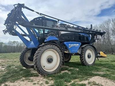 New Holland SP310F Self-Propelled Sprayer