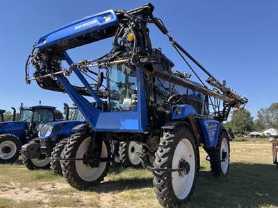 New Holland SP310F Self-Propelled Sprayer