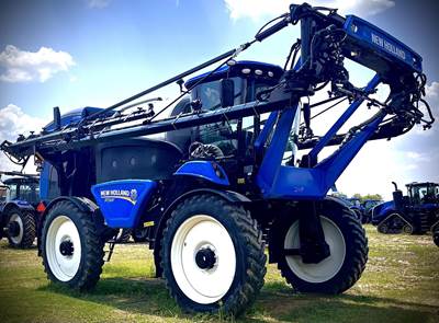 New Holland SP310F Self-Propelled Sprayer