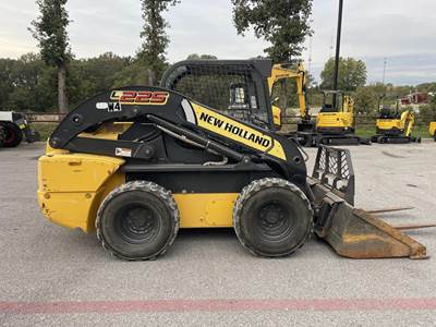 New Holland L225 Track Skid Steer