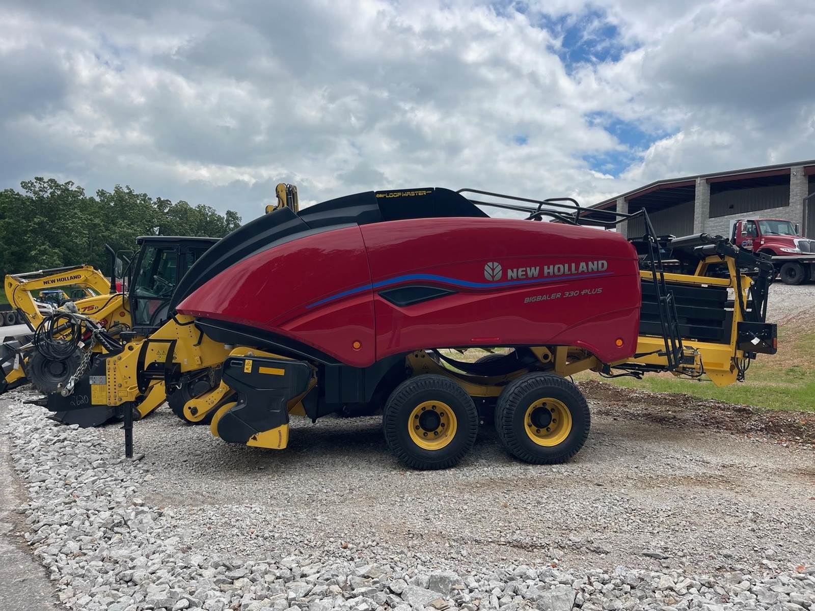 2024 New Holland BIG BALER 330 PLUS S Square Baler For Sale