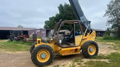 New Holland LM840 Telehandler - 8000lb Capacity, 40ft Lift Height