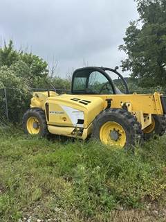 New Holland M427 Telehandler - 6600lb Capacity, 42ft Lift Height