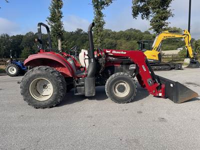Case IH FARMALL 110C Tractor