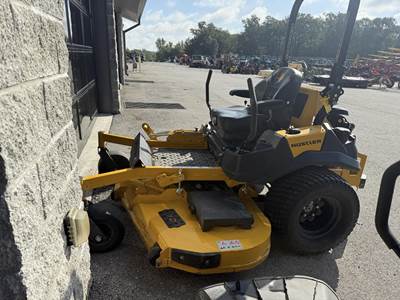 Hustler SUPER Z 72 Zero Turn Mower