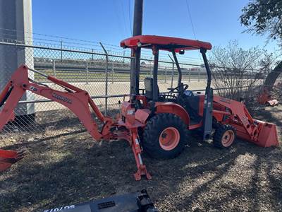Kubota B26 Backhoe