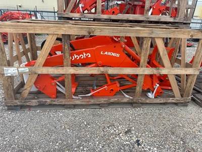 New Kubota LA1065 Loader with MX2131 ROPS Valve and L2235A 72" Bucket