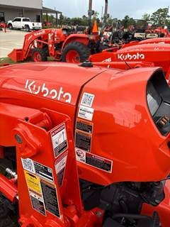 Kubota L3302DT Tractor