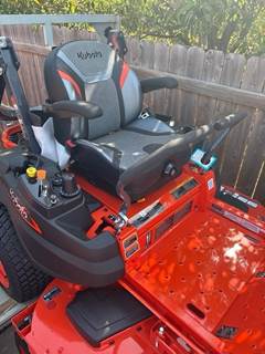 Kubota Z422 Zero Turn Mower