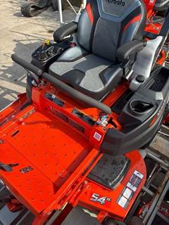 Kubota Z422 Zero Turn Mower