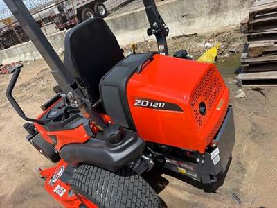Kubota ZD1211 Zero Turn Mower