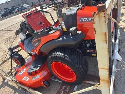 Kubota ZD1211L Zero Turn Mower