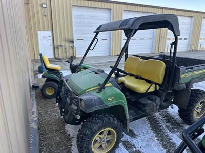 John Deere GATOR XUV 825i Utility Vehicle