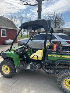 John Deere GATOR XUV 825i Utility Vehicle