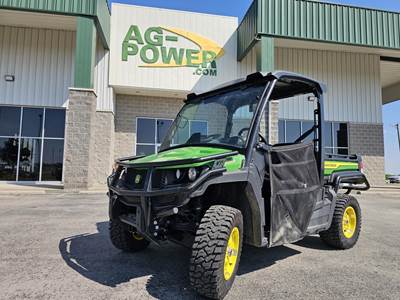 John Deere GATOR XUV 835M Utility Vehicle